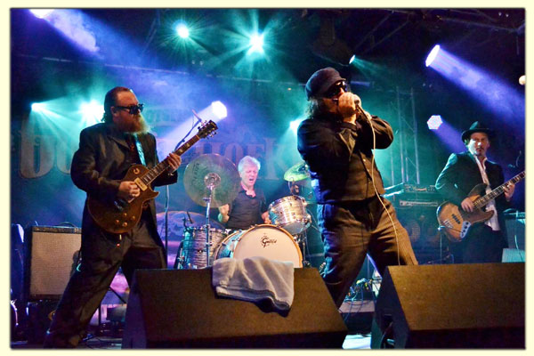 Johnny Mastro und Mama's boys